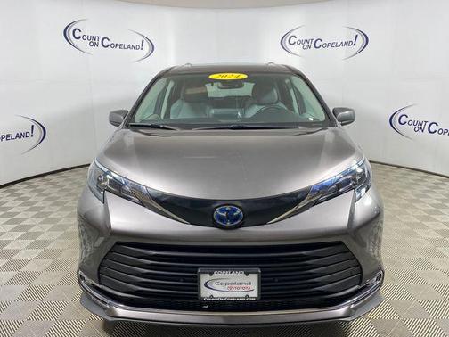 2024 Toyota Sienna XLE
