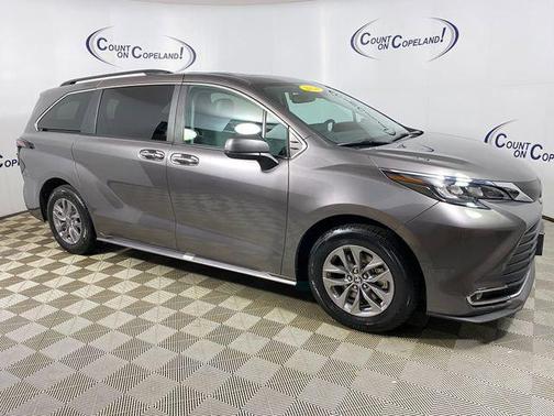 2024 Toyota Sienna XLE