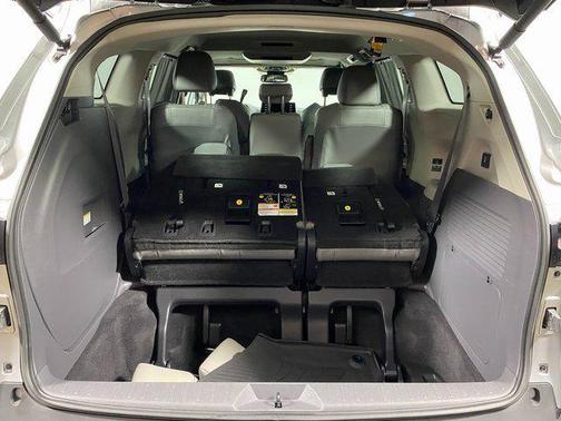 2022 Toyota Sienna XLE 8 Passenger