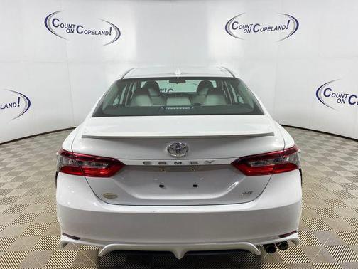 Ice 2024 Toyota Camry SE