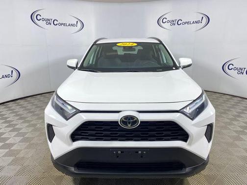 Ice Cap 2024 Toyota RAV4 XLE