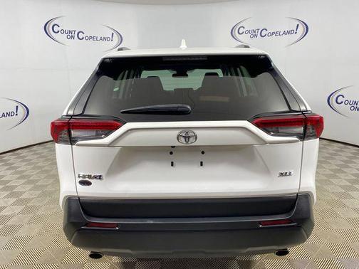 Ice Cap 2024 Toyota RAV4 XLE