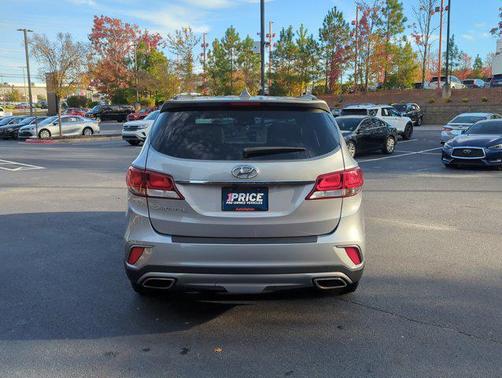 2017 Hyundai SANTA FE SE