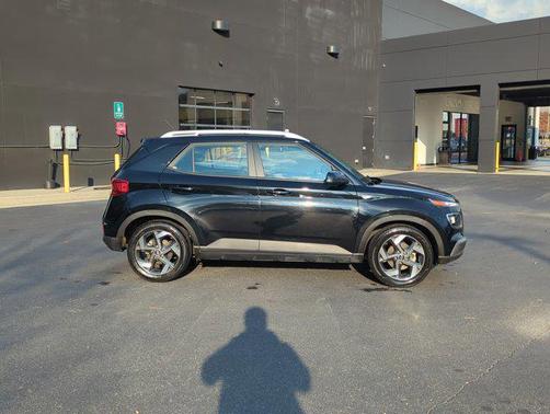 2024 Hyundai VENUE SEL