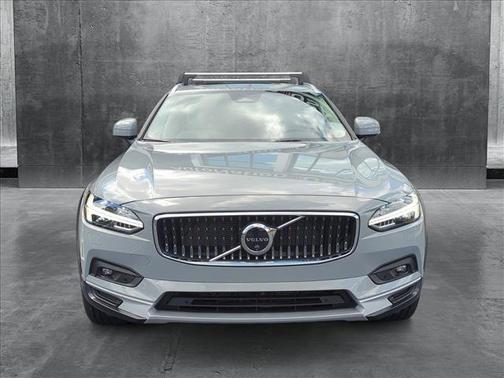 2025 Volvo V90 Cross Country B6 Ultra