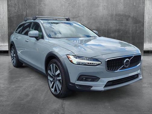 2025 Volvo V90 Cross Country B6 Ultra