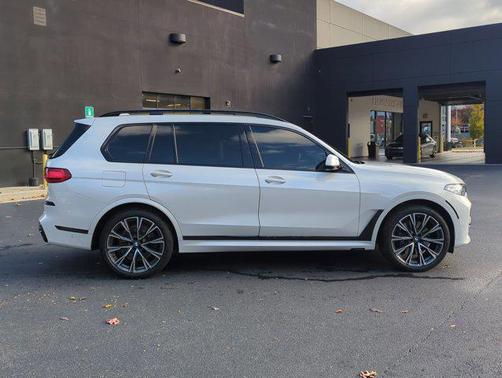 2021 BMW X7 M50i