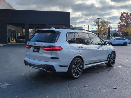 2021 BMW X7 M50i