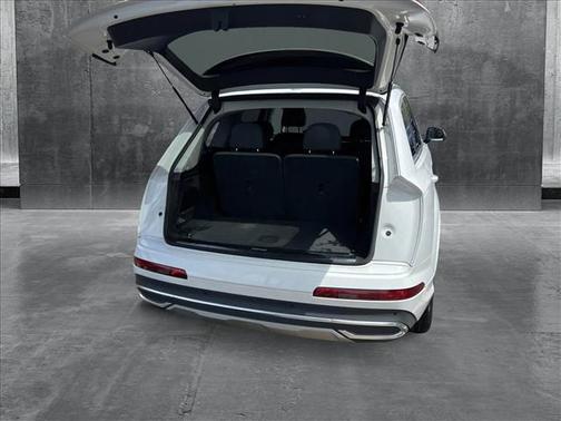 2022 Audi Q7 55 Premium