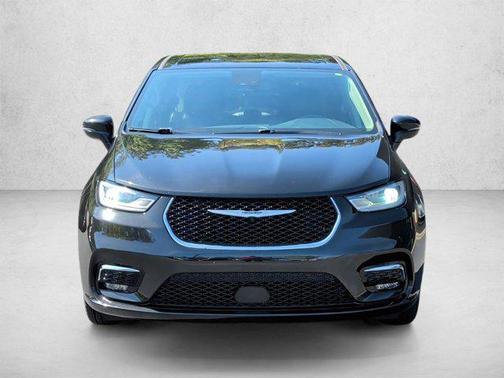 Brilliant Black Crystal Pearlcoat 2023 Chrysler Pacifica Touring L