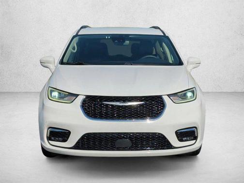 Bright White Clearcoat 2022 Chrysler Pacifica Touring L
