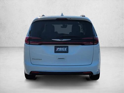 Bright White Clearcoat 2022 Chrysler Pacifica Touring L