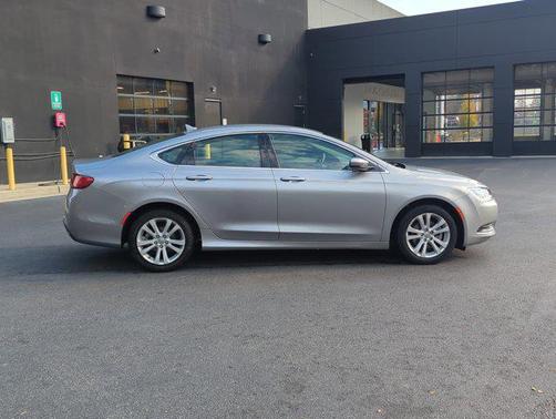 2017 Chrysler 200 Limited
