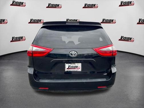 2020 Toyota Sienna LE