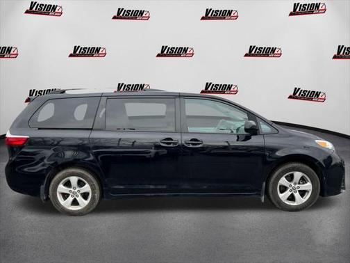 2020 Toyota Sienna LE
