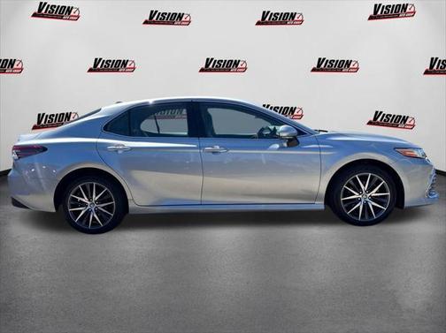 2022 Toyota Camry Hybrid XLE