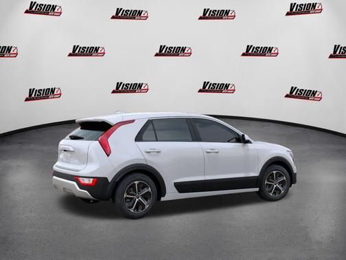 Snow White Pearl 2026 Kia Niro LX