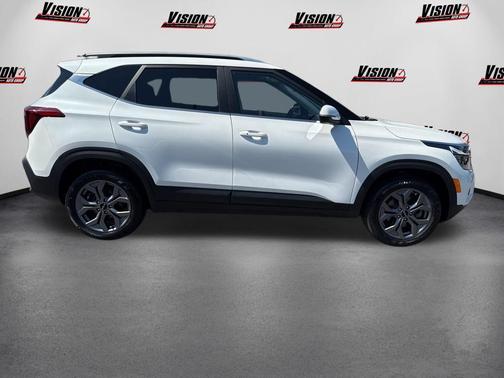 Snow White Pearl 2024 Kia Seltos S