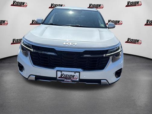 Snow White Pearl 2024 Kia Seltos S