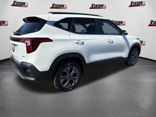 Snow White Pearl 2024 Kia Seltos S