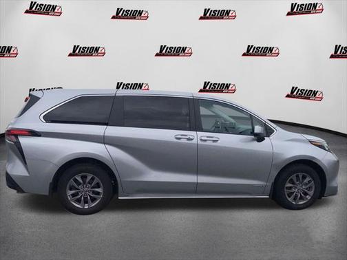 2021 Toyota Sienna LE