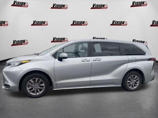 2021 Toyota Sienna LE
