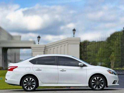 Aspen White 2018 Nissan Sentra SR