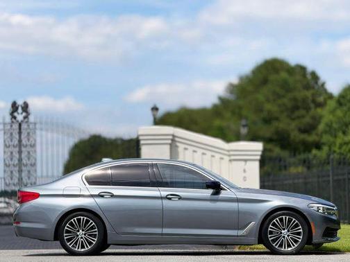 Blue 2019 BMW 530 i xDrive
