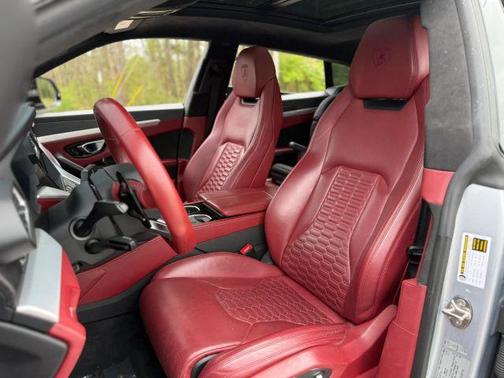 Silver 2019 Lamborghini Urus Base