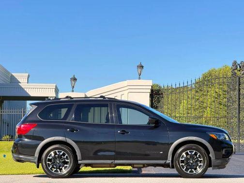 Magnetic Black 2019 Nissan Pathfinder SV