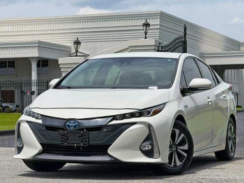 White 2017 Toyota Prius Prime Advanced