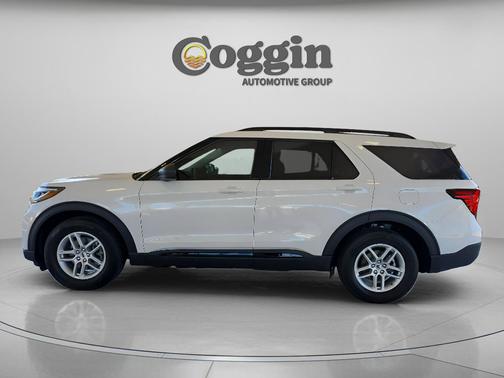 Star White Metallic Tri-Coat 2026 Ford Explorer Active