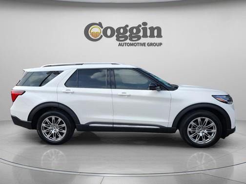 Star White Metallic Tri-Coat 2026 Ford Explorer Platinum