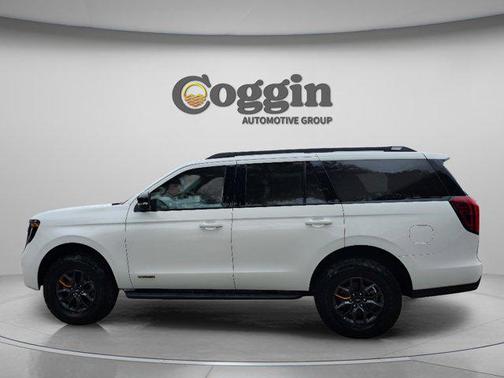 Star White Metallic Tri-Coat 2026 Ford Expedition Tremor