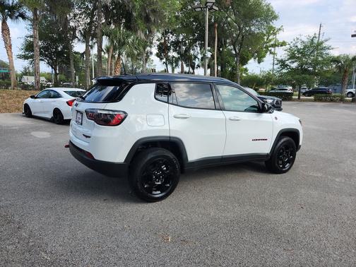 Diamond Black Crystal Pearlcoat 2023 Jeep Compass Trailhawk
