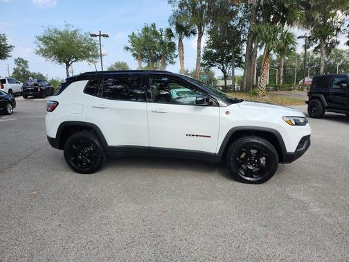 Diamond Black Crystal Pearlcoat 2023 Jeep Compass Trailhawk