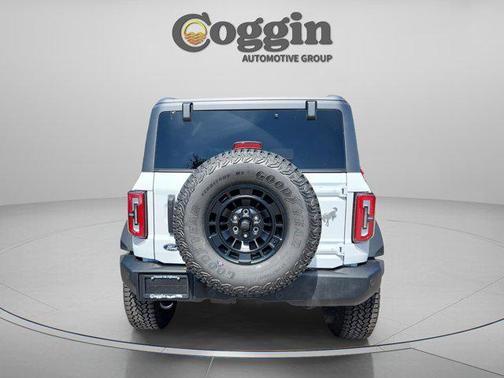 Oxford White 2026 Ford Bronco Outer Banks