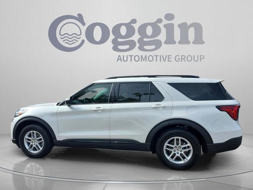 Star White Metallic Tri-Coat 2026 Ford Explorer Active