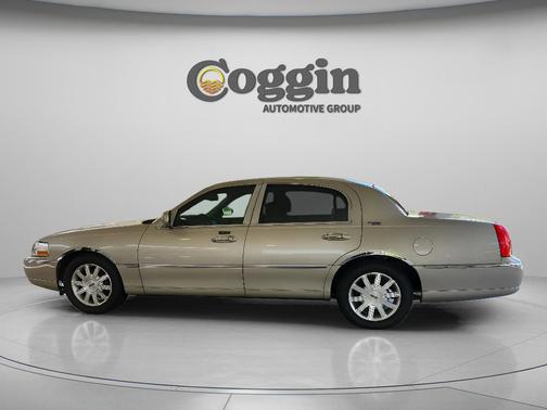 Light French Silk Clearcoat Metallic 2009 Lincoln Town Car Signature