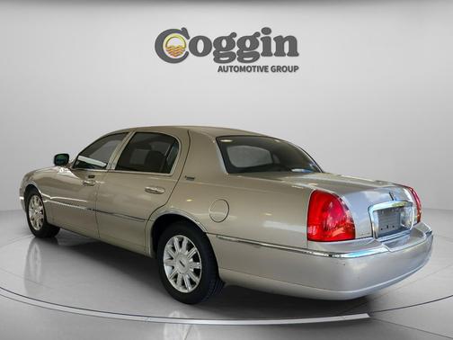 Light French Silk Clearcoat Metallic 2009 Lincoln Town Car Signature
