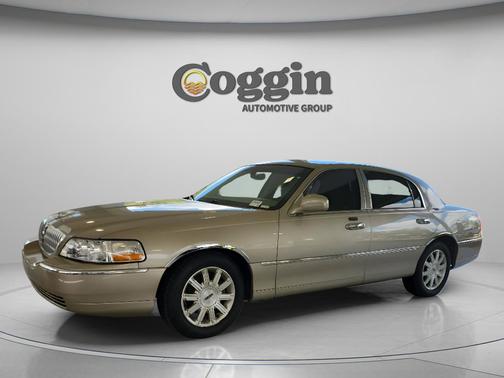 Light French Silk Clearcoat Metallic 2009 Lincoln Town Car Signature