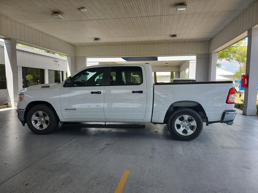 Bright White Clearcoat 2023 RAM 1500 Big Horn/Lone Star