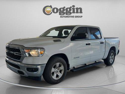 Bright White Clearcoat 2023 RAM 1500 Big Horn/Lone Star