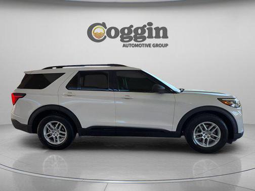 Star White Metallic Tri-Coat 2026 Ford Explorer Active w/200A Pkg