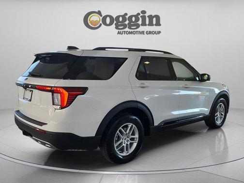 Star White Metallic Tri-Coat 2026 Ford Explorer Active w/200A Pkg