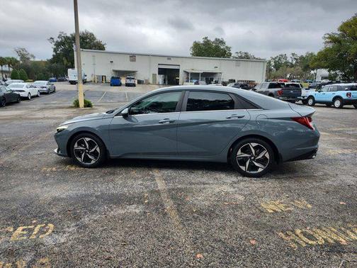 2022 Hyundai ELANTRA Limited