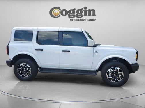Oxford White 2026 Ford Bronco Outer Banks