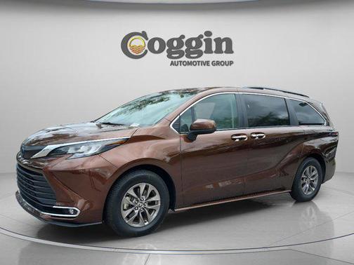 2023 Toyota Sienna XLE