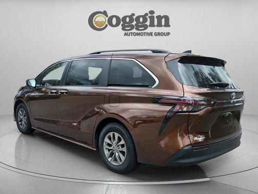 2023 Toyota Sienna XLE