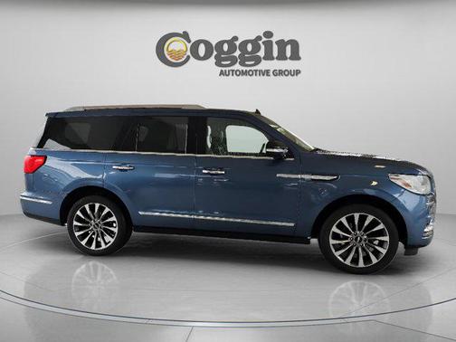 Blue Diamond Metallic 2018 Lincoln Navigator Select